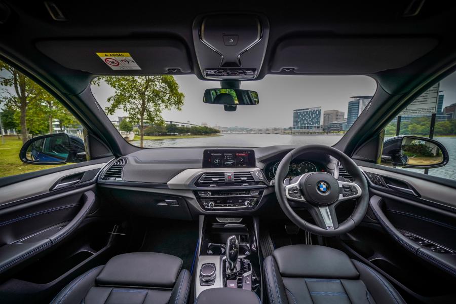 Торпедо BMW X3 xDrive30i M Sport (G08) 2018 года  (MY) (фото 10 из 14)